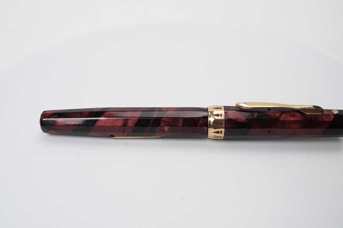 A Wahl Eversharp Doric fountain pen in unusual colour with 14ct. gold nib